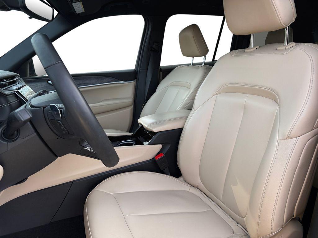 used 2023 Jeep Grand Cherokee car, priced at $29,199