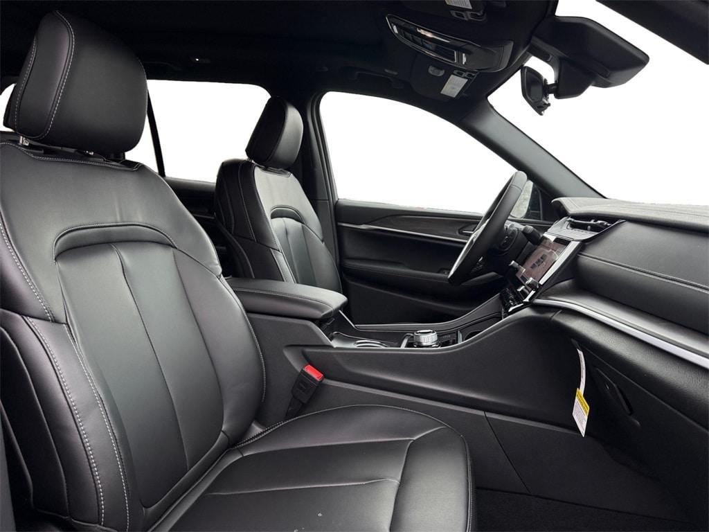 new 2026 Jeep Grand Cherokee car, priced at $50,805