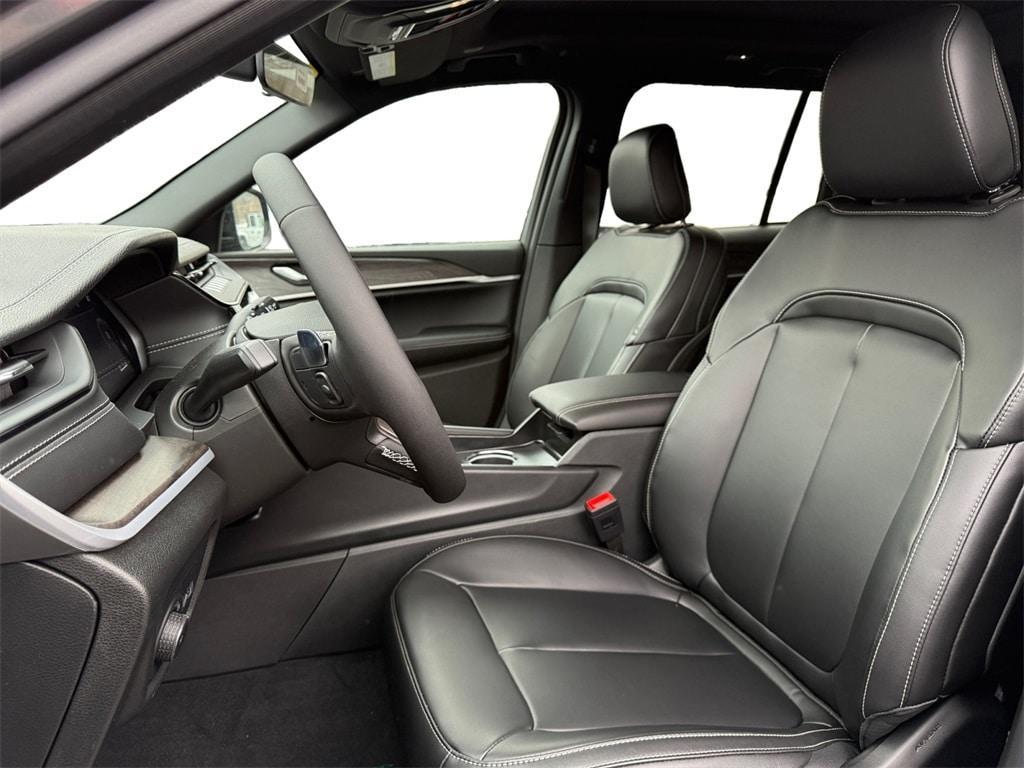 new 2026 Jeep Grand Cherokee car, priced at $50,805