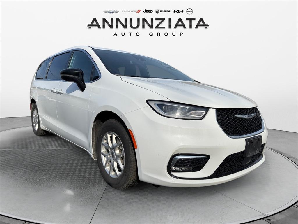 used 2025 Chrysler Pacifica car, priced at $29,299