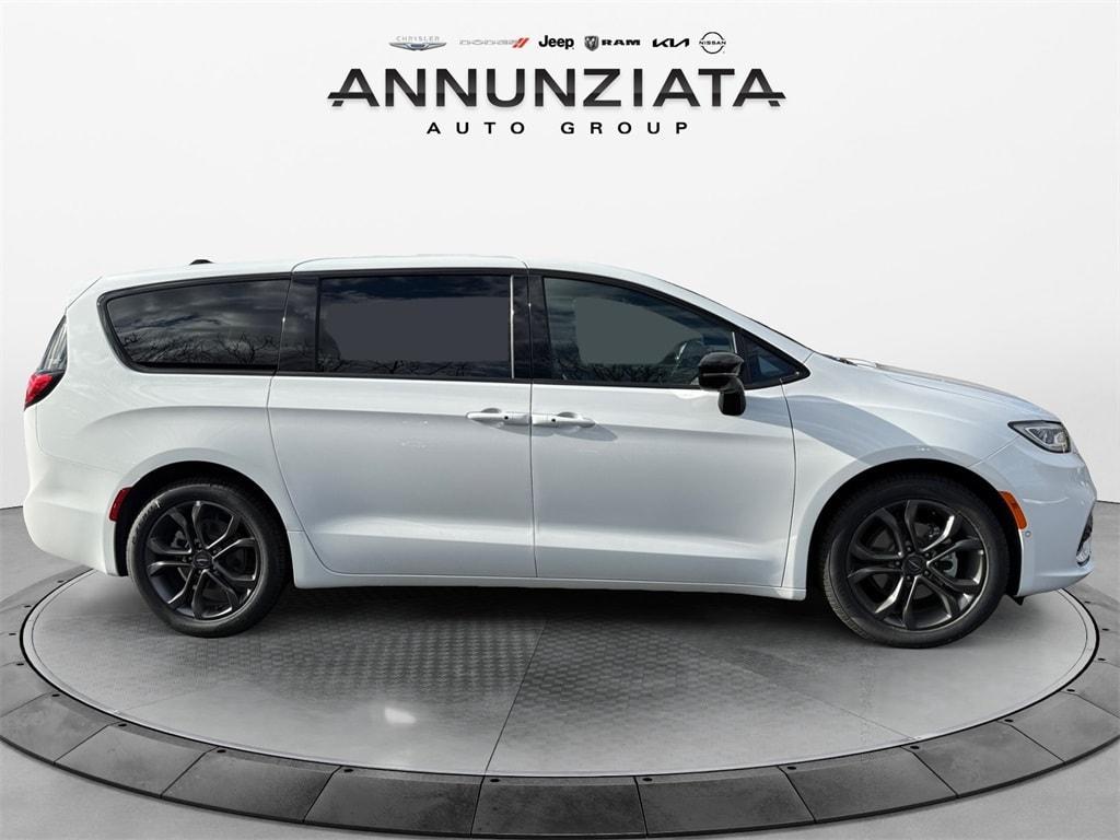 new 2026 Chrysler Pacifica car, priced at $47,790