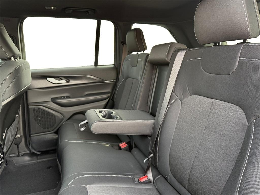 new 2025 Jeep Grand Cherokee car, priced at $41,920