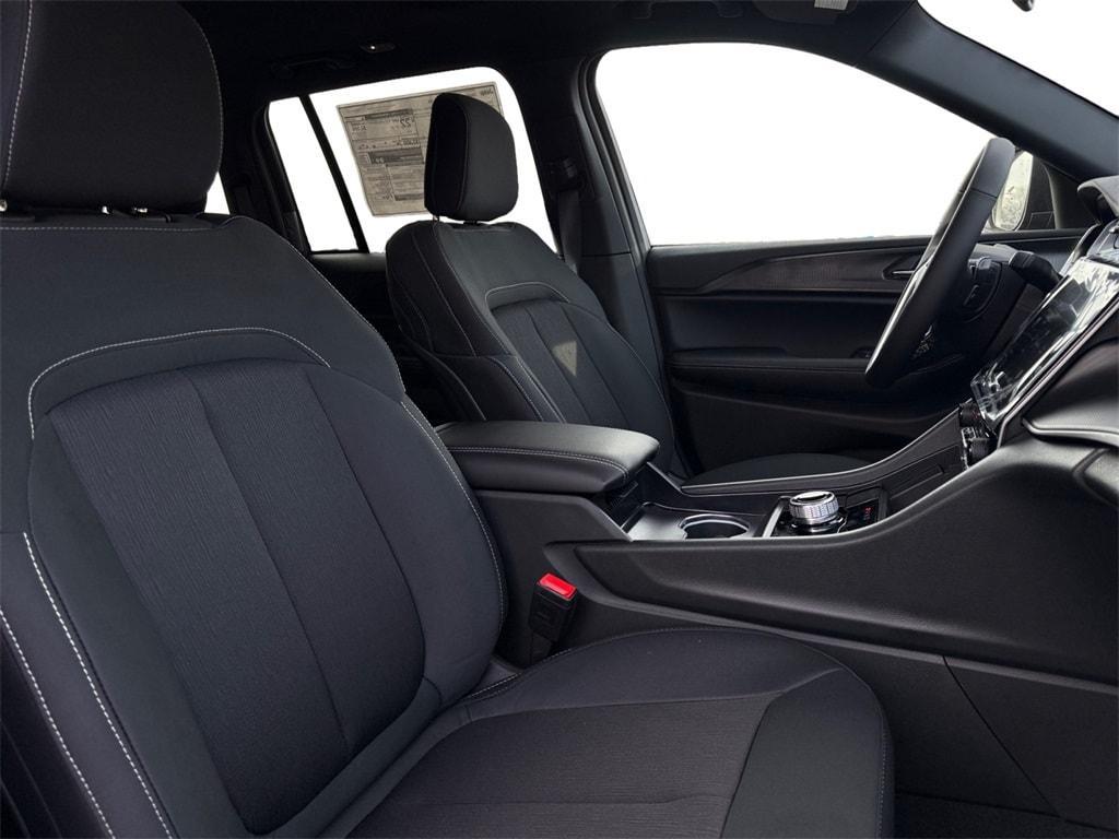new 2025 Jeep Grand Cherokee car, priced at $41,920