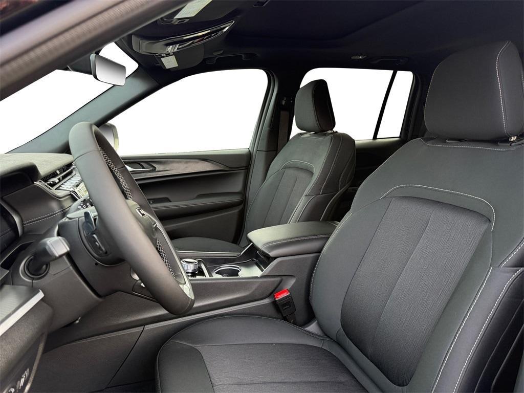 new 2025 Jeep Grand Cherokee car, priced at $41,920