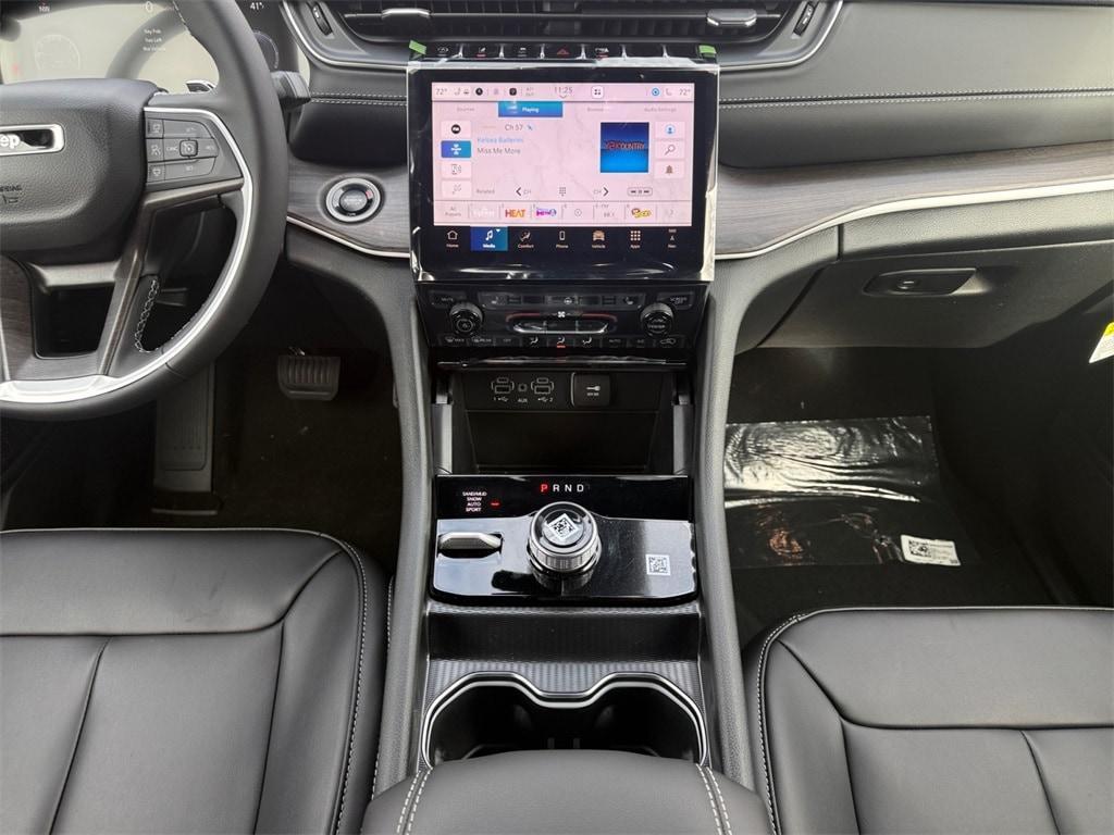 new 2025 Jeep Grand Cherokee car, priced at $49,985