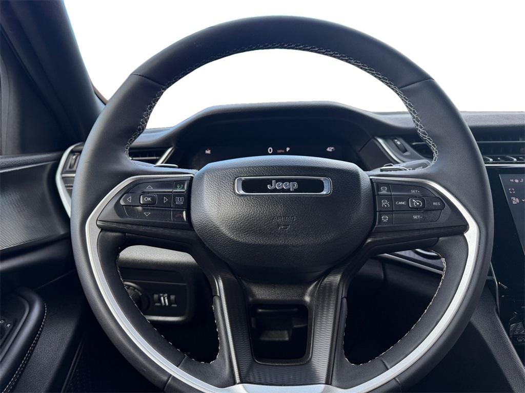 used 2025 Jeep Grand Cherokee car, priced at $35,599