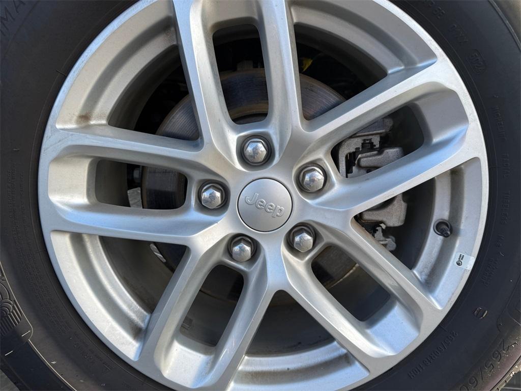 used 2025 Jeep Grand Cherokee car, priced at $35,599