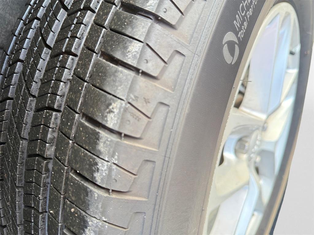 used 2025 Jeep Grand Cherokee car, priced at $35,599