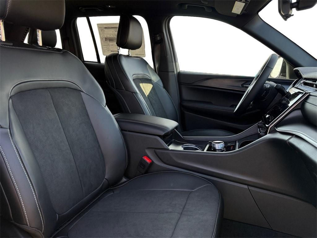 new 2025 Jeep Grand Cherokee car, priced at $45,080