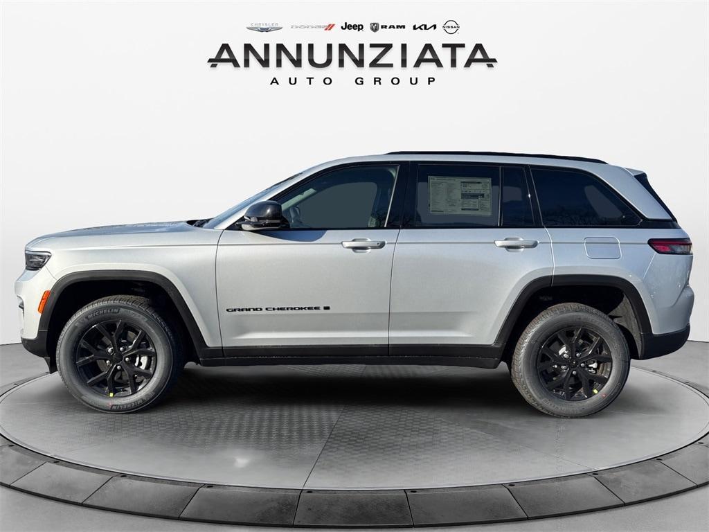 new 2025 Jeep Grand Cherokee car, priced at $43,580