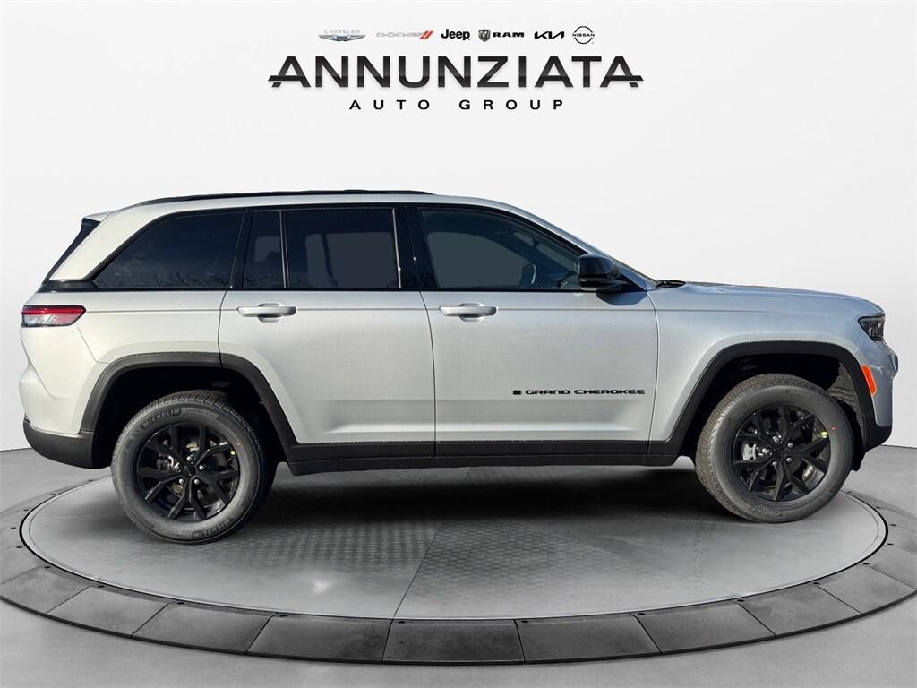 new 2025 Jeep Grand Cherokee car, priced at $43,580