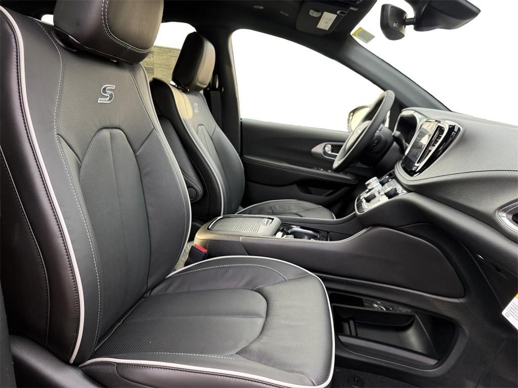 new 2026 Chrysler Pacifica car, priced at $51,965