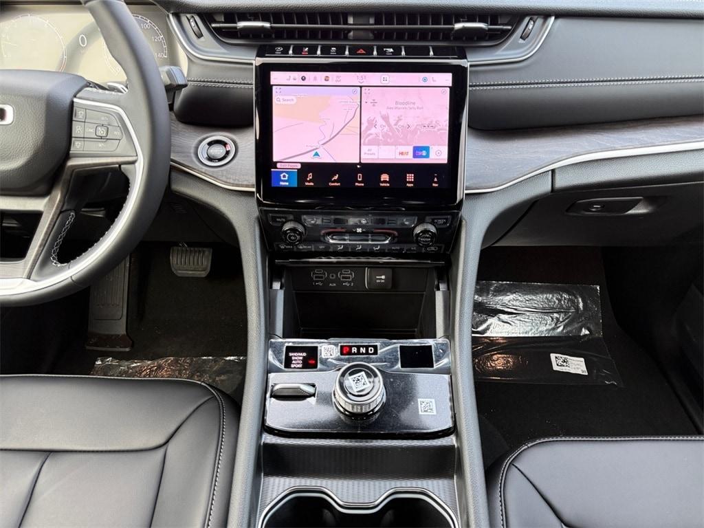 new 2025 Jeep Grand Cherokee car, priced at $46,970