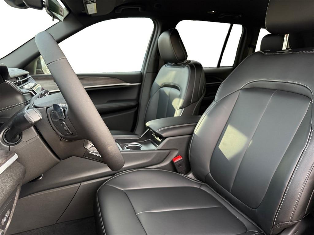 new 2025 Jeep Grand Cherokee car, priced at $46,970