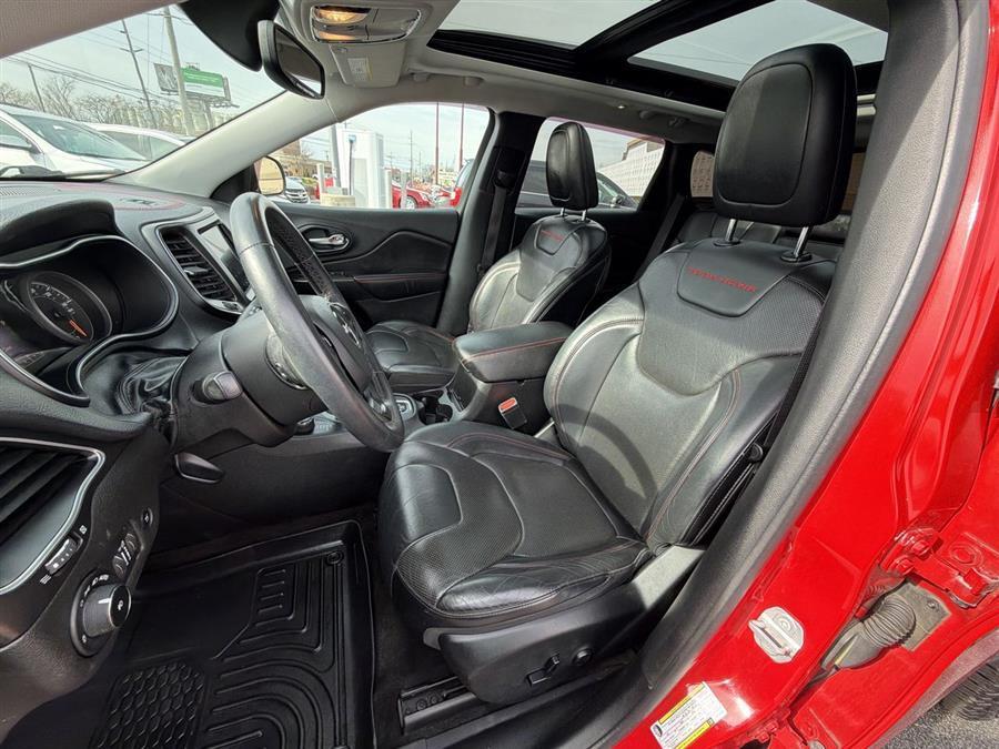 used 2019 Jeep Cherokee car, priced at $17,999
