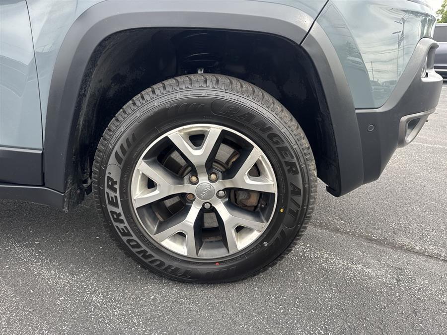 used 2014 Jeep Cherokee car, priced at $11,999