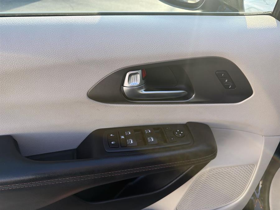 used 2020 Chrysler Pacifica car, priced at $18,250