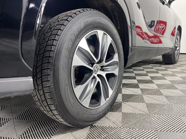 used 2022 Toyota Highlander car, priced at $34,739