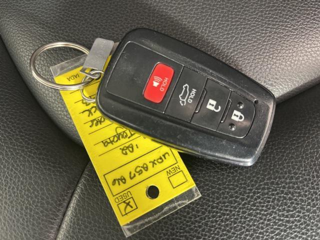 used 2022 Toyota Highlander car, priced at $34,739