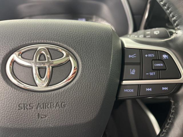 used 2022 Toyota Highlander car, priced at $34,739