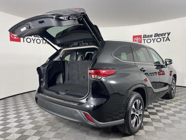 used 2022 Toyota Highlander car, priced at $34,739