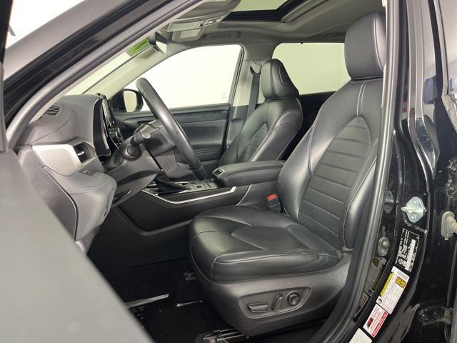 used 2022 Toyota Highlander car, priced at $34,739