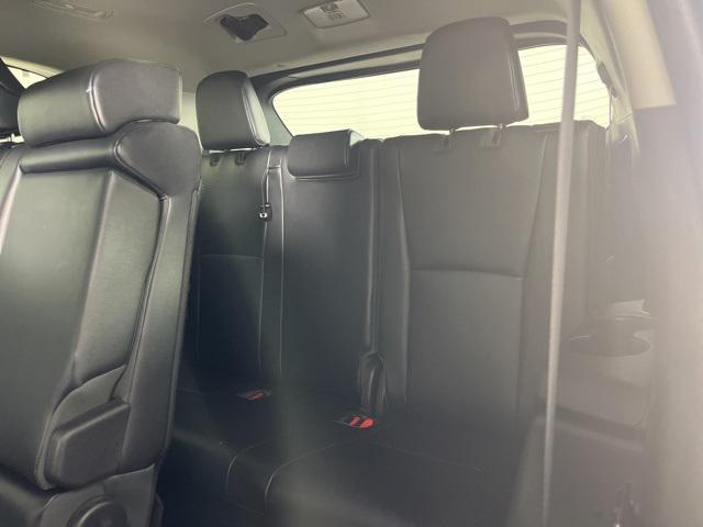 used 2022 Toyota Highlander car, priced at $34,739