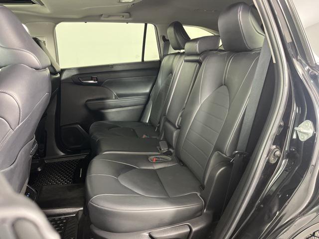 used 2022 Toyota Highlander car, priced at $34,739