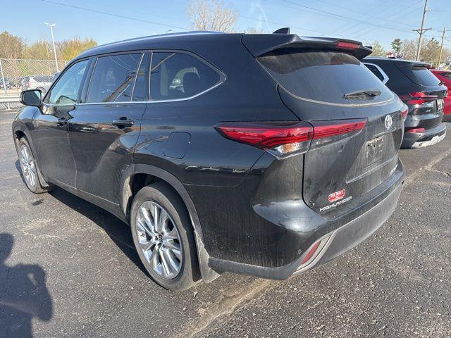 used 2021 Toyota Highlander car