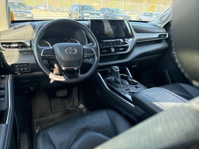 used 2021 Toyota Highlander car