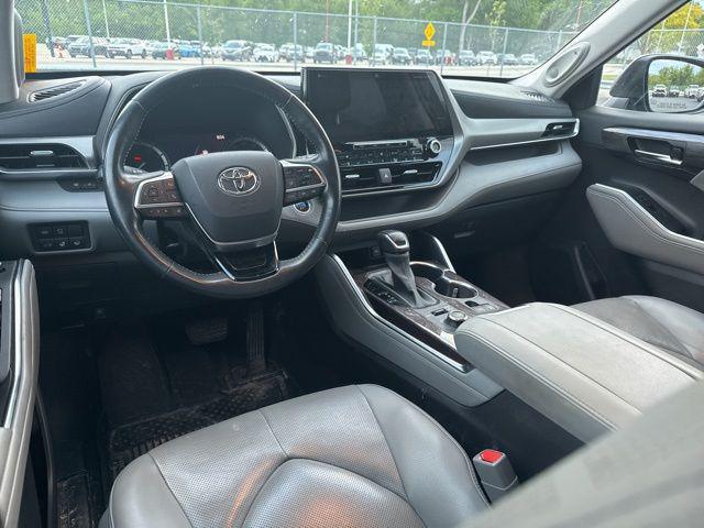 used 2020 Toyota Highlander car, priced at $32,000