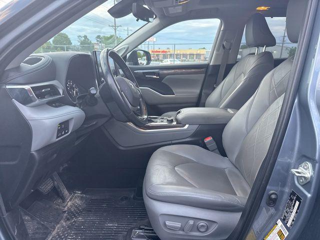 used 2020 Toyota Highlander car, priced at $32,000