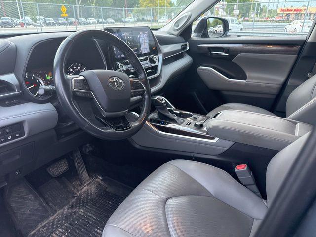 used 2020 Toyota Highlander car, priced at $32,000