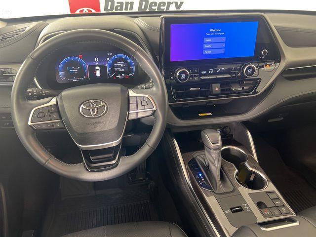 used 2023 Toyota Highlander car, priced at $39,880