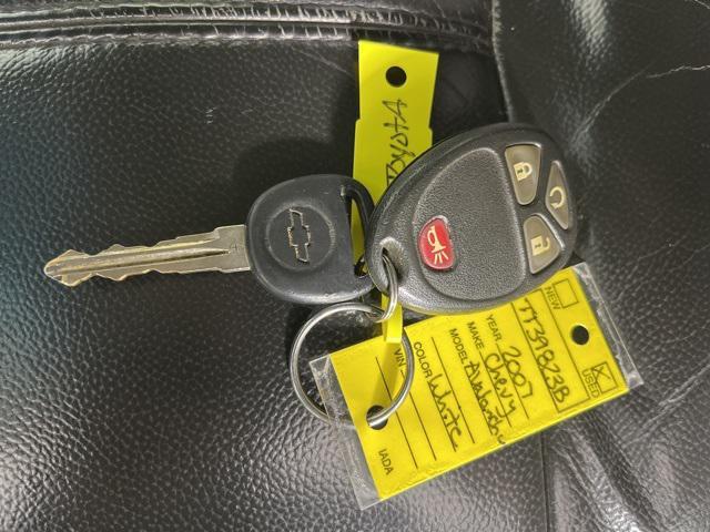 used 2007 Chevrolet Avalanche car, priced at $9,400