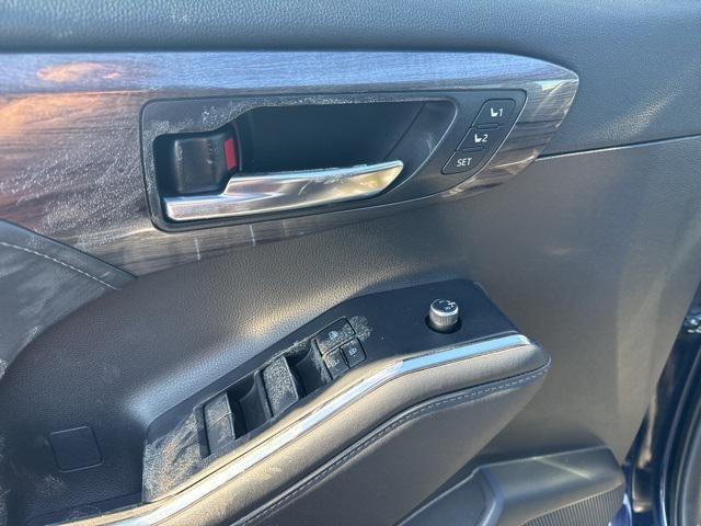 used 2021 Toyota Highlander Hybrid car, priced at $37,934