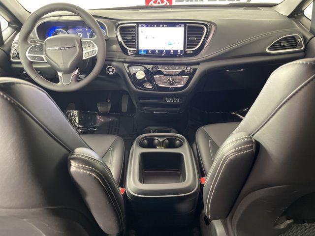 used 2025 Chrysler Pacifica car, priced at $36,344