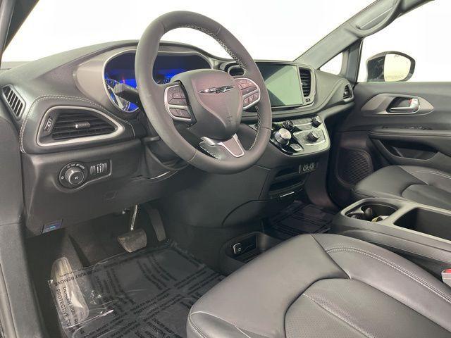 used 2025 Chrysler Pacifica car, priced at $36,344
