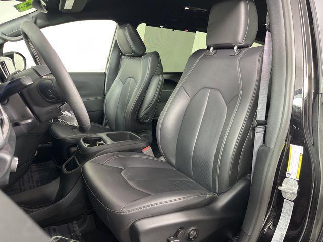used 2025 Chrysler Pacifica car, priced at $36,344