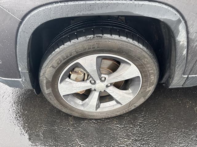 used 2019 Jeep Cherokee car, priced at $14,600