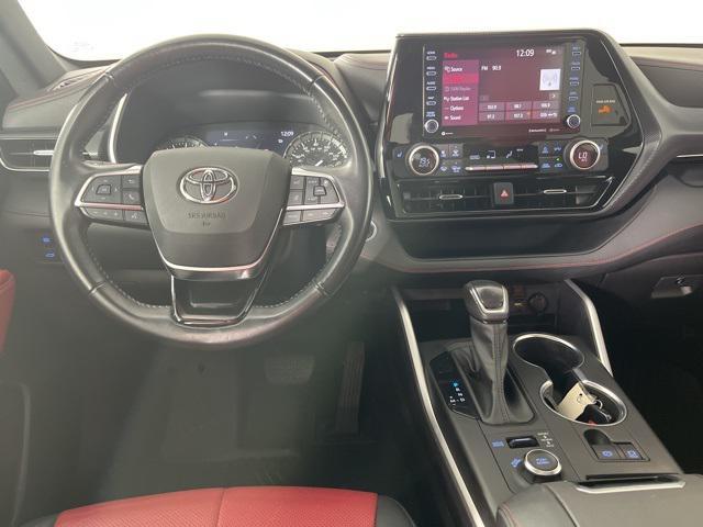 used 2021 Toyota Highlander car, priced at $32,500