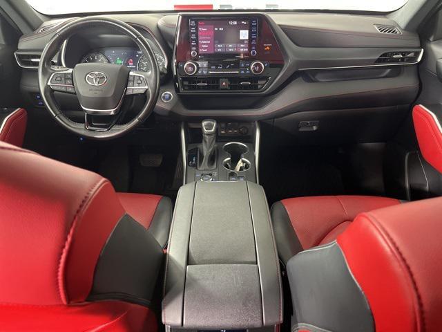 used 2021 Toyota Highlander car, priced at $32,500