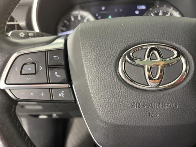 used 2021 Toyota Highlander car, priced at $32,500