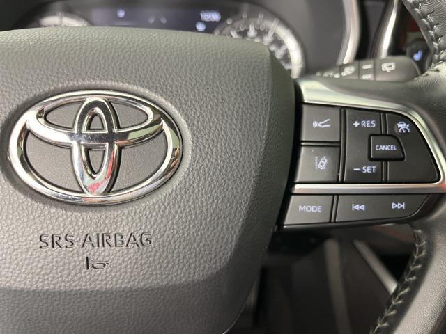 used 2021 Toyota Highlander car, priced at $32,500