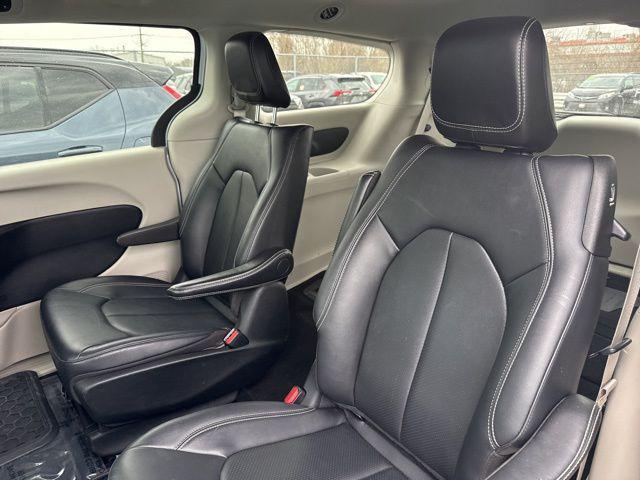 used 2024 Chrysler Pacifica Hybrid car