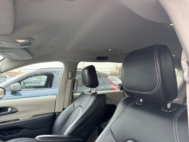 used 2024 Chrysler Pacifica Hybrid car