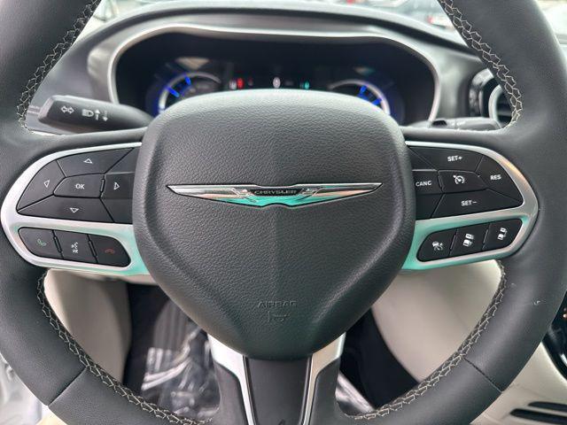 used 2024 Chrysler Pacifica Hybrid car