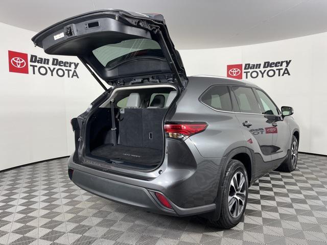used 2022 Toyota Highlander Hybrid car, priced at $31,662