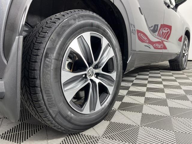 used 2022 Toyota Highlander Hybrid car, priced at $31,662