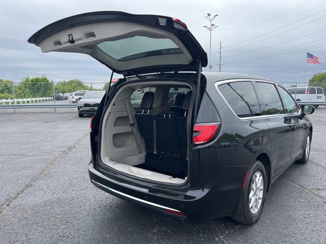 used 2023 Chrysler Pacifica car